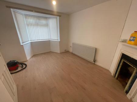 3 bedroom Flat to let in Walmler Grove, Birmingham, B23