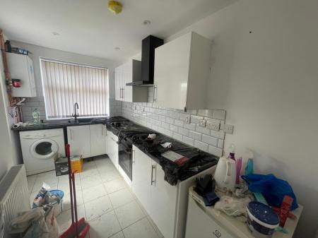 3 bedroom Flat to let in Walmler Grove, Birmingham, B23
