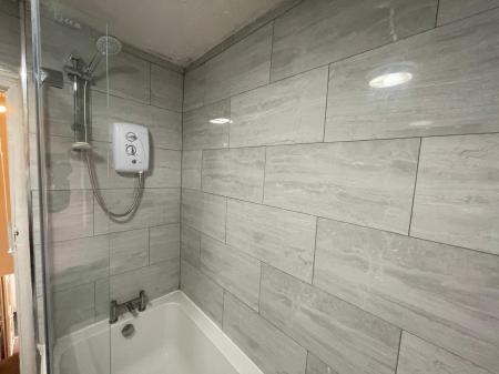 3 bedroom Flat to let in Walmler Grove, Birmingham, B23