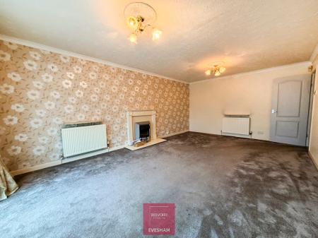 2 bedroom Semi-detached bungalow for sale in High Street, Honeybourne, WR11