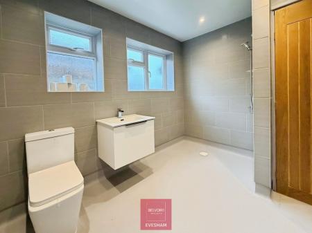 2 bedroom Semi-detached bungalow for sale in High Street, Honeybourne, WR11