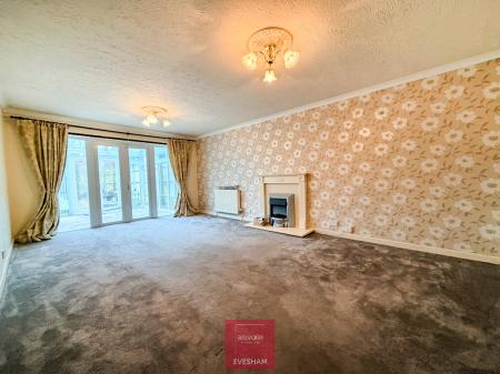 2 bedroom Semi-detached bungalow for sale in High Street, Honeybourne, WR11