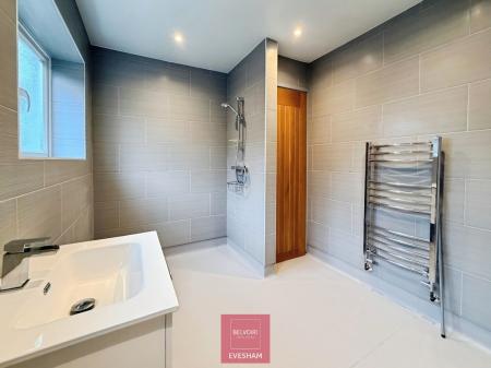 2 bedroom Semi-detached bungalow for sale in High Street, Honeybourne, WR11