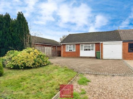 2 bedroom Semi-detached bungalow for sale in High Street, Honeybourne, WR11