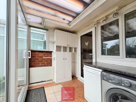 2 bedroom Semi-detached bungalow for sale in High Street, Honeybourne, WR11
