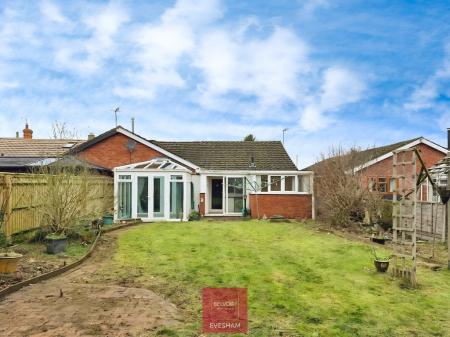 2 bedroom Semi-detached bungalow for sale in High Street, Honeybourne, WR11
