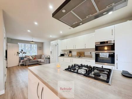 4 bedroom Detached house for sale in Taylor Gardens, Evesham, WR11