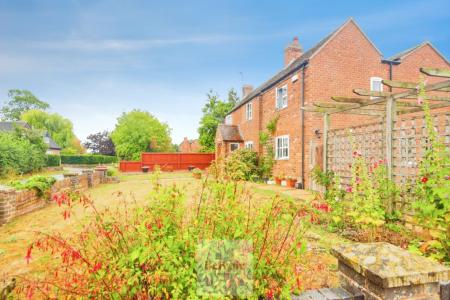 4 bedroom Detached house for sale in Hill End Road, Tewkesbury, GL20