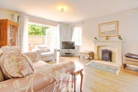 4 bedroom Detached house for sale in Hill End Road, Tewkesbury, GL20