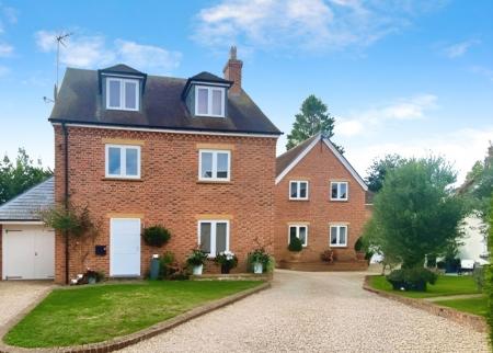 4 bedroom Detached house to let in Pershore Manor, Bridge St, Pershore, WR10