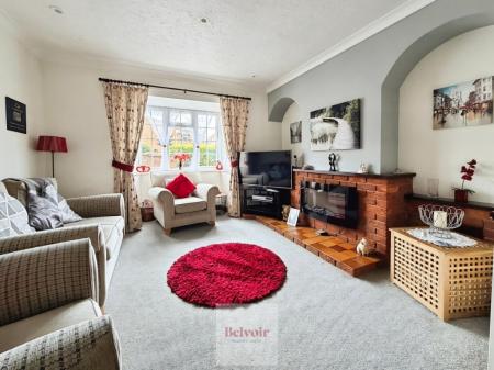 3 bedroom Terraced House for sale in Elm Road, Evesham, WR11