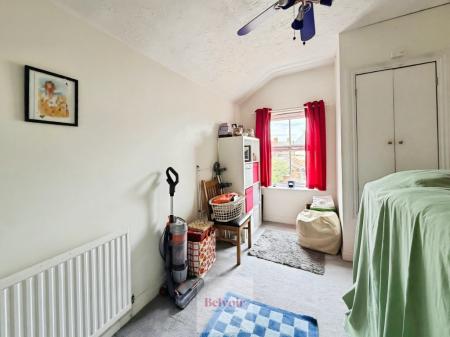 3 bedroom Terraced House for sale in Elm Road, Evesham, WR11