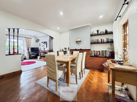 3 bedroom Terraced House for sale in Elm Road, Evesham, WR11