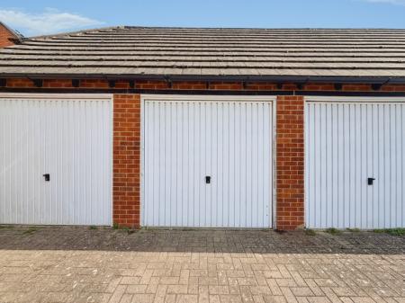 3 bedroom Terraced House for sale in Poplar Way, Harvington, WR11