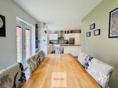 4 bedroom Detached house for sale in Enstone Way, Evesham, WR11