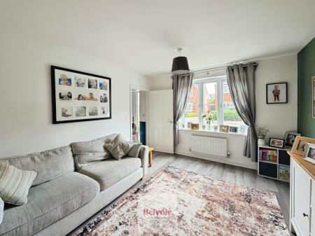 4 bedroom Detached house for sale in Enstone Way, Evesham, WR11