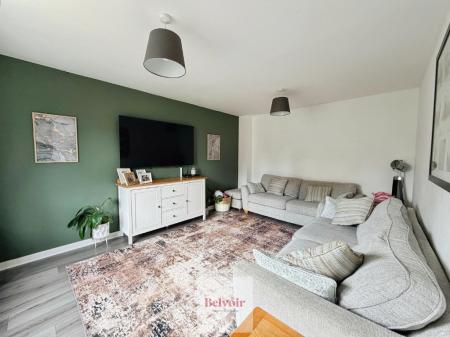 4 bedroom Detached house for sale in Enstone Way, Evesham, WR11