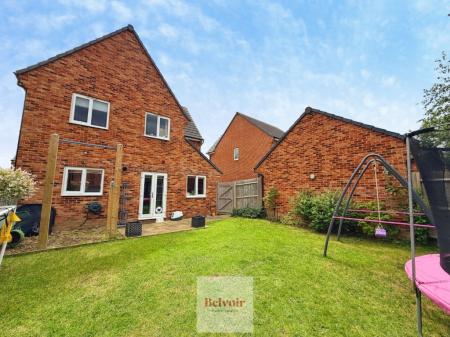 4 bedroom Detached house for sale in Enstone Way, Evesham, WR11