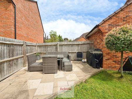 4 bedroom Detached house for sale in Enstone Way, Evesham, WR11