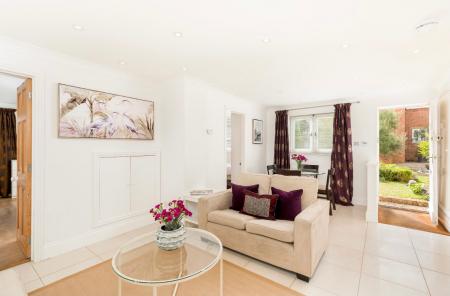 2 bedroom Apartment to let in Garden Apt., Pershore Manor, Bridge St, Pershore, WR10