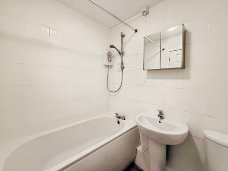 1 bedroom Flat to let in St Philips Drive, Evesham, WR11