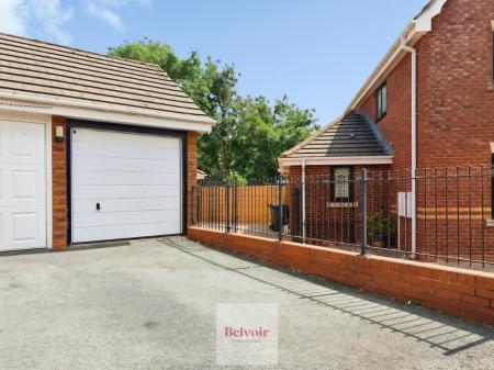 3 bedroom Semi-detached house for sale in Clarks Hill Rise, Hampton, Evesham, WR11
