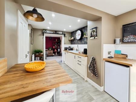 4 bedroom Semi-detached house for sale in Coxlea Close, Evesham, WR11