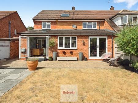 4 bedroom Semi-detached house for sale in Coxlea Close, Evesham, WR11