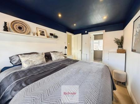 4 bedroom Semi-detached house for sale in Coxlea Close, Evesham, WR11