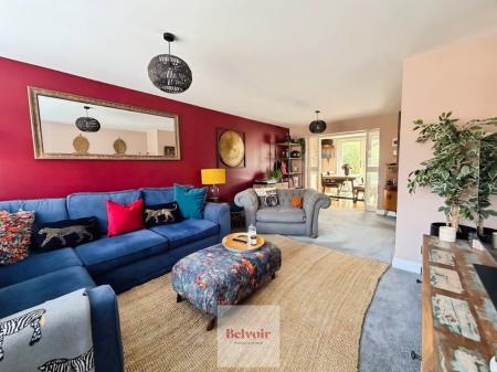 4 bedroom Semi-detached house for sale in Coxlea Close, Evesham, WR11