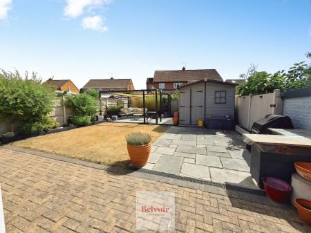 4 bedroom Semi-detached house for sale in Coxlea Close, Evesham, WR11