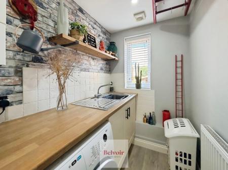 4 bedroom Semi-detached house for sale in Coxlea Close, Evesham, WR11