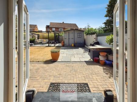 4 bedroom Semi-detached house for sale in Coxlea Close, Evesham, WR11