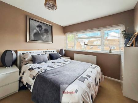 4 bedroom Semi-detached house for sale in Coxlea Close, Evesham, WR11
