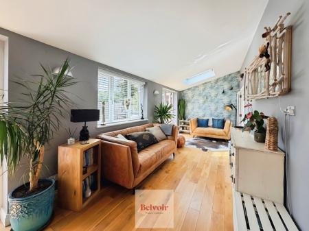 4 bedroom Semi-detached house for sale in Coxlea Close, Evesham, WR11