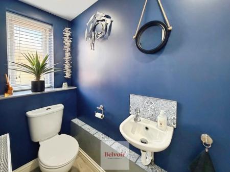 4 bedroom Semi-detached house for sale in Coxlea Close, Evesham, WR11