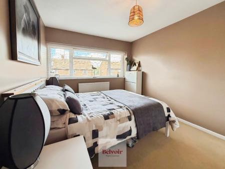 4 bedroom Semi-detached house for sale in Coxlea Close, Evesham, WR11