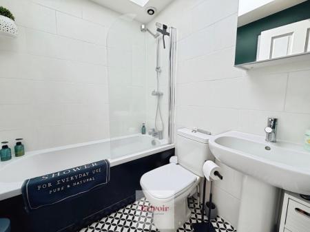 4 bedroom Semi-detached house for sale in Coxlea Close, Evesham, WR11