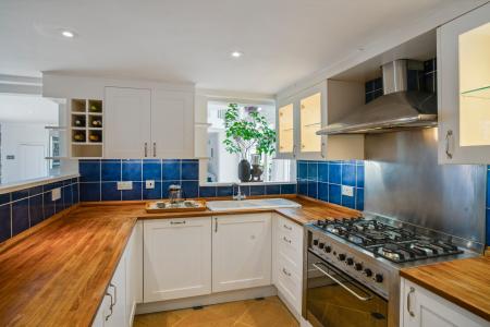 4 bedroom Detached house to let in Station Road, Offenham - Worcestershire, WR11