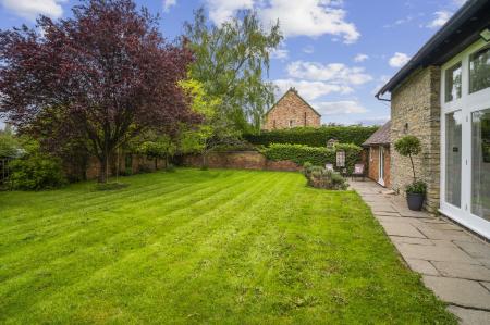 4 bedroom Detached house to let in Station Road, Offenham - Worcestershire, WR11