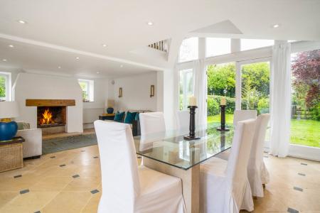 4 bedroom Detached house to let in Station Road, Offenham - Worcestershire, WR11