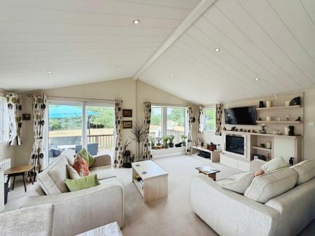 2 bedroom Lodge for sale in The Springs, Salters Lane, Fladbury, WR10
