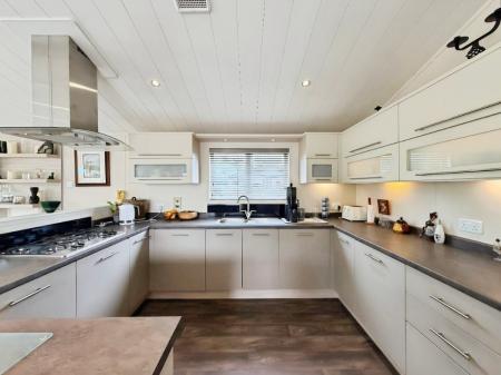 2 bedroom Lodge for sale in The Springs, Salters Lane, Fladbury, WR10
