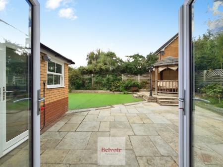 5 bedroom Detached house to let in Prince Henrys Close, Greenhill, Evesham, WR11