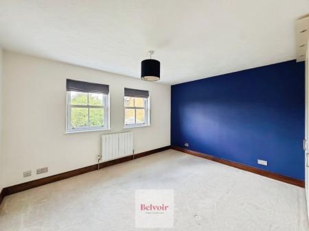 5 bedroom Detached house to let in Prince Henrys Close, Greenhill, Evesham, WR11
