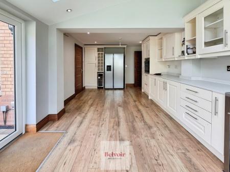 5 bedroom Detached house to let in Prince Henrys Close, Greenhill, Evesham, WR11