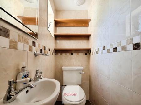 5 bedroom Detached house to let in Prince Henrys Close, Greenhill, Evesham, WR11