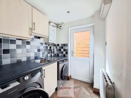 5 bedroom Detached house to let in Prince Henrys Close, Greenhill, Evesham, WR11