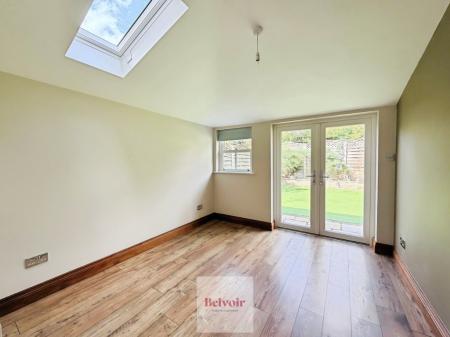 5 bedroom Detached house to let in Prince Henrys Close, Greenhill, Evesham, WR11