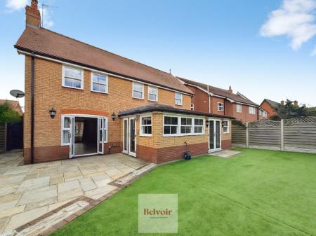 5 bedroom Detached house to let in Prince Henrys Close, Greenhill, Evesham, WR11